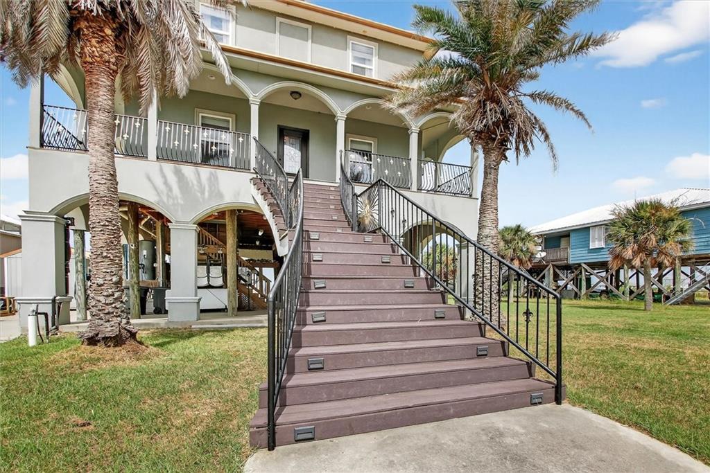 Image 4: GRAND ENTRANCE WITH CUSTOM IRON RAILINGS