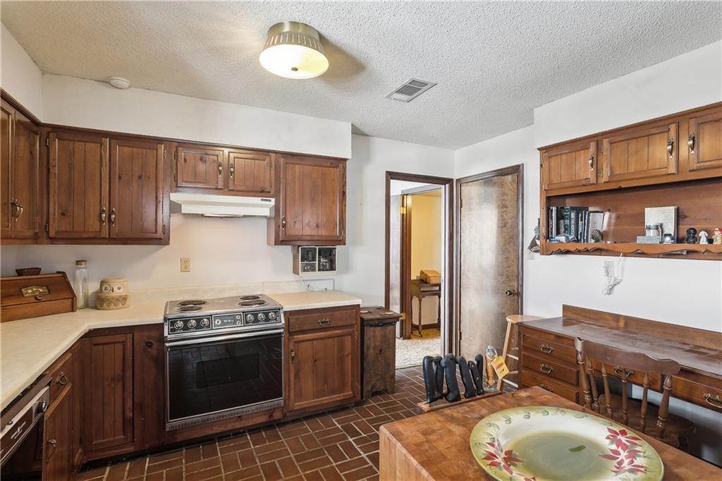 Image 2: Kitchen
