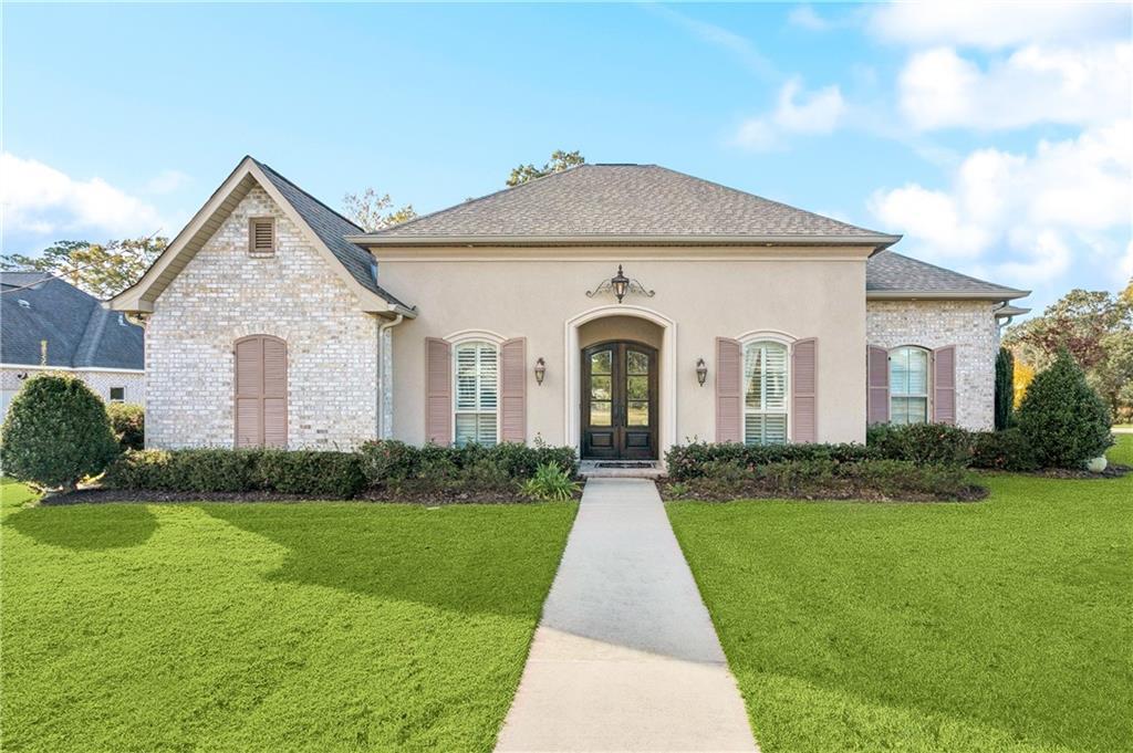 Image 1: CORNER LOT PROVIDES GREAT CURB VIEWS