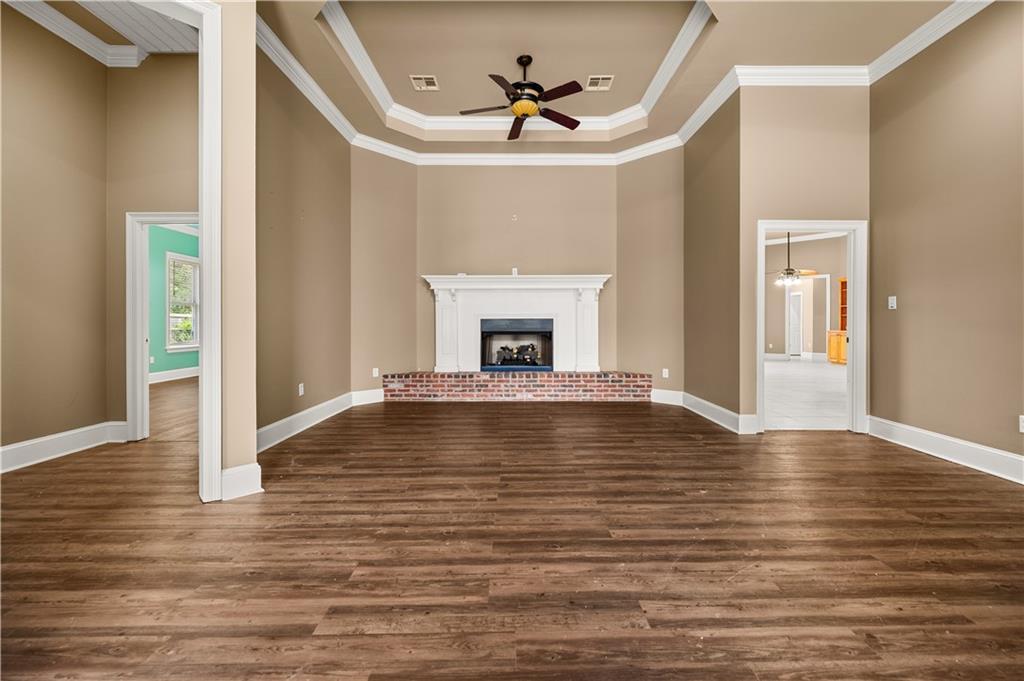 Image 4: Formal living