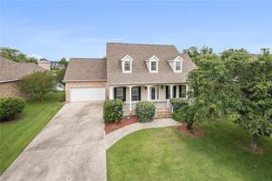 18 OAK TREE Drive