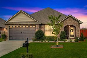 136 E LAKE Court
