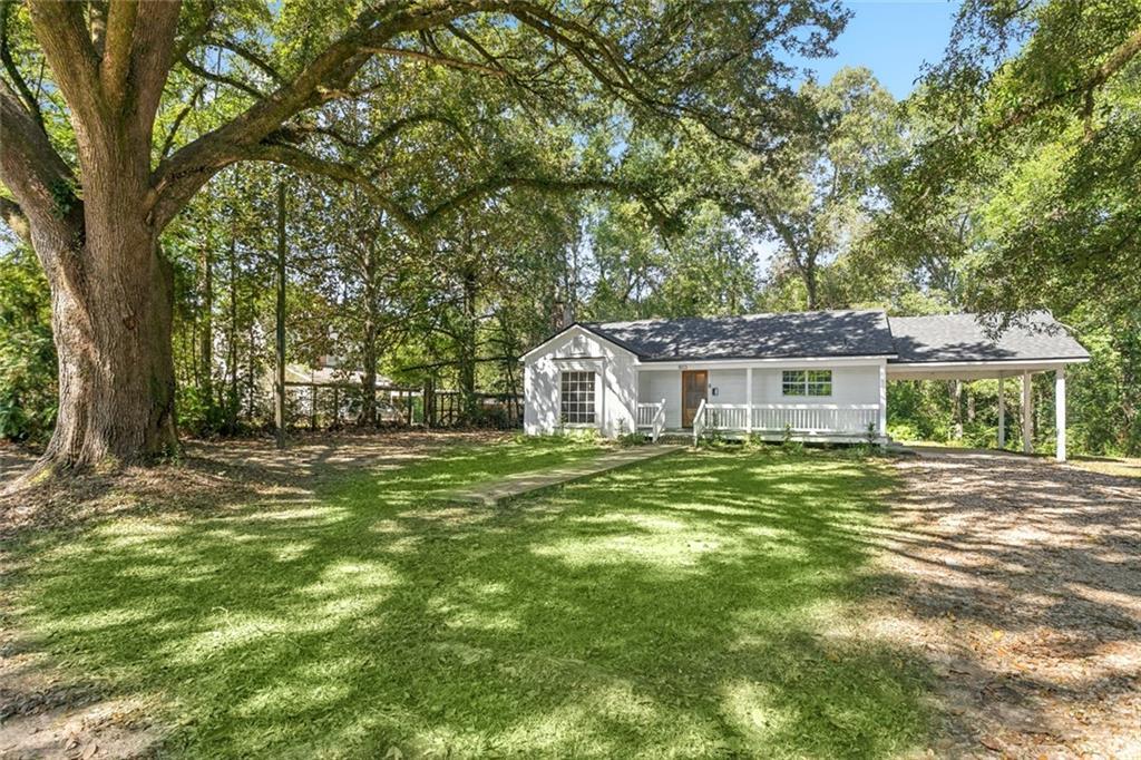 Image 2: Front Yard with Beautiful Oak