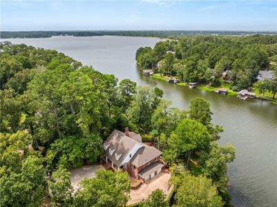 38 WOODLAND Drive