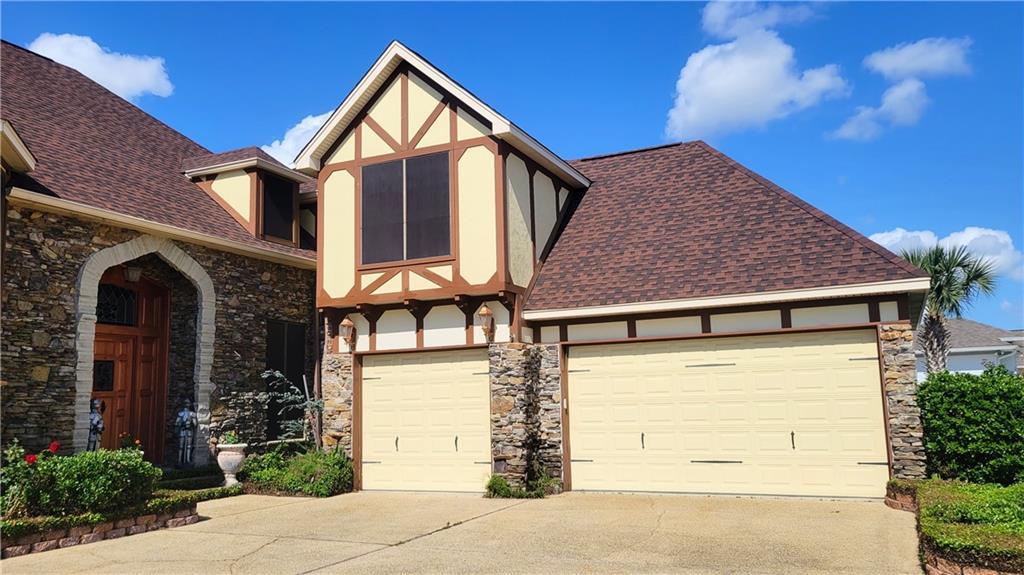Image 4: Three car garage