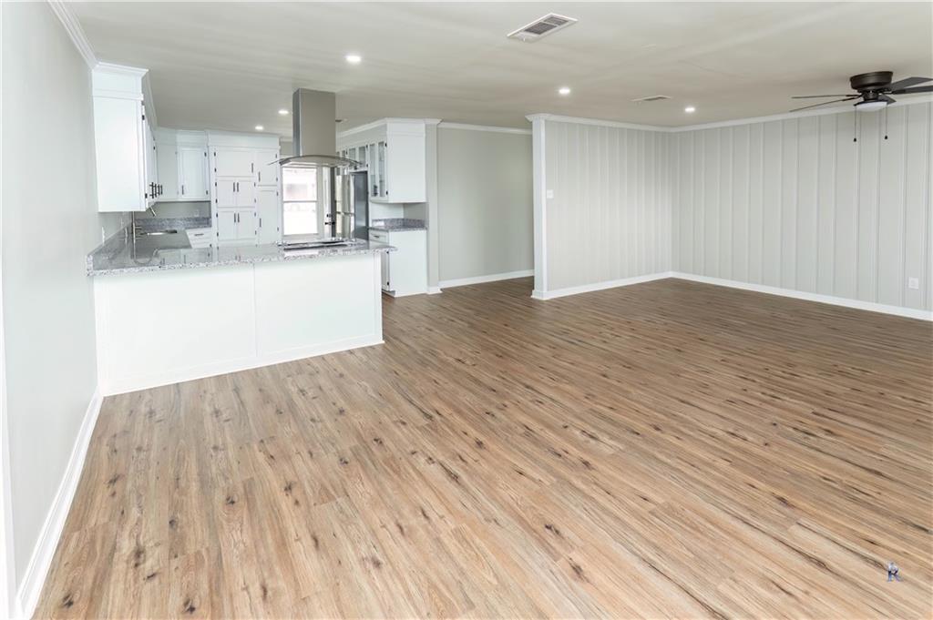 Image 3: Living, Dining, Kitchen View