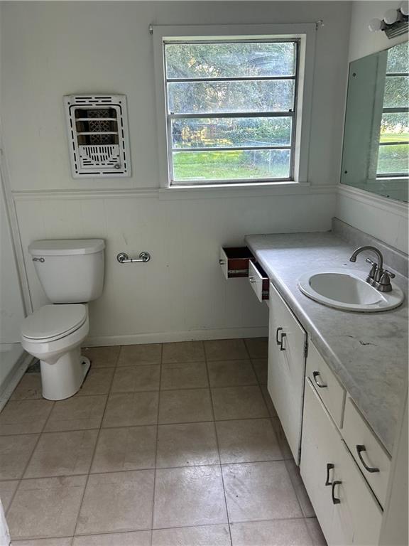 Image 4: bathroom 2