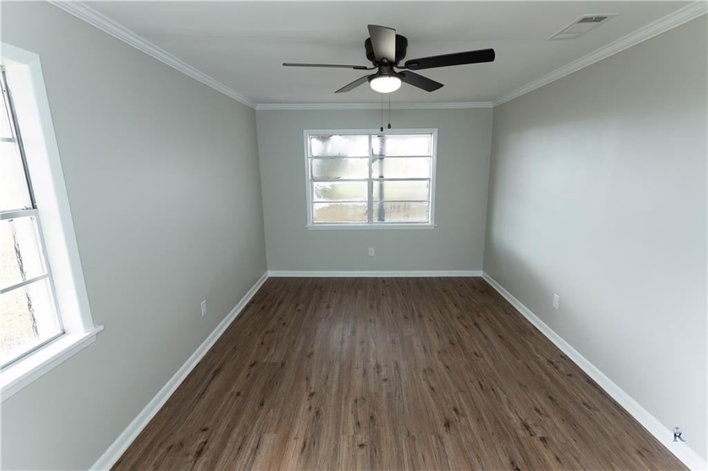 Image 4: Master Bedroom