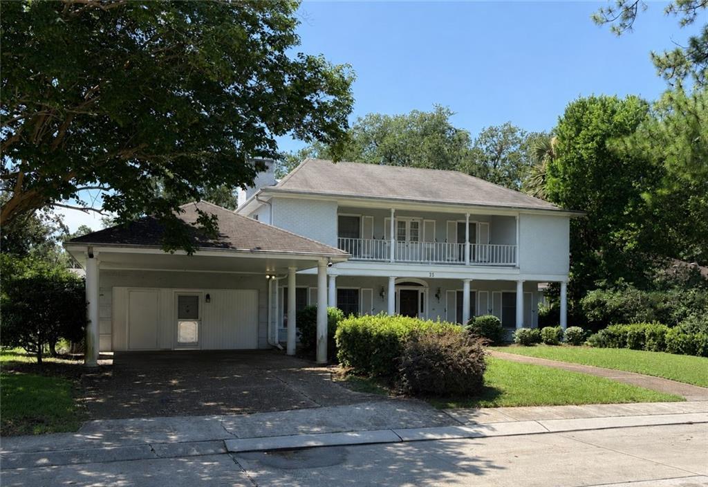 Image 1: 35 Oriole in highly sought-after Lake Vista locati