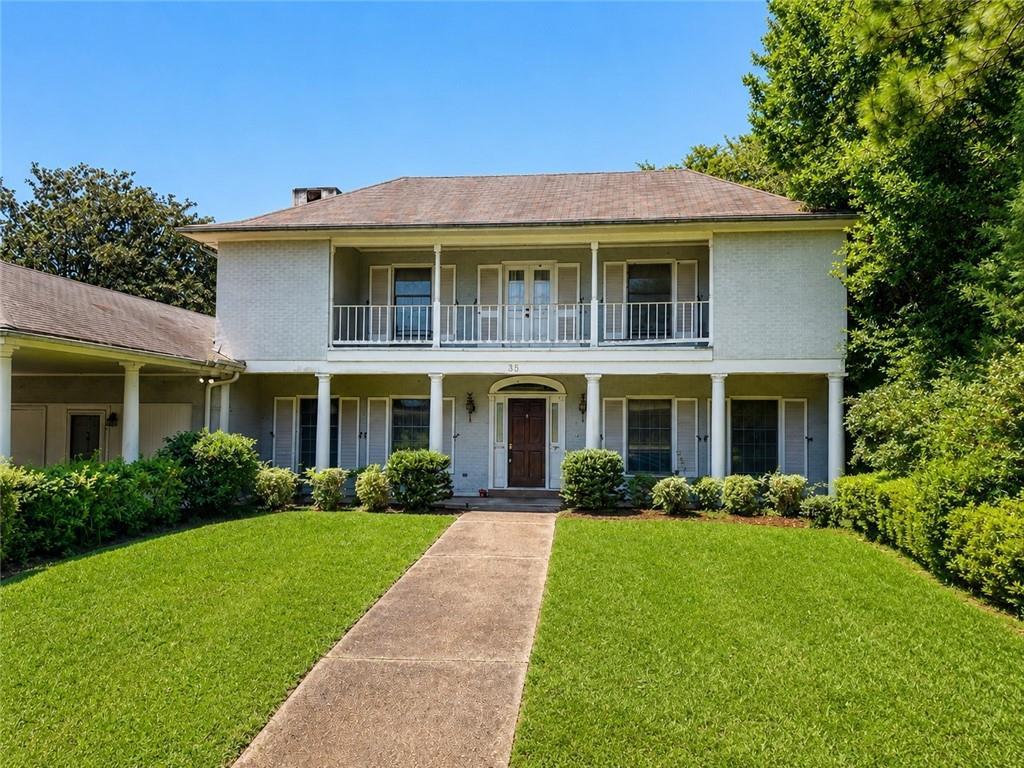 Image 2: 35 Oriole in highly sought-after Lake Vista locati