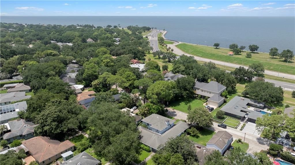 Image 4: Lake Vista is unlike any other New Orleans neighbo
