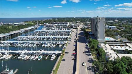318 LAKE MARINA Avenue