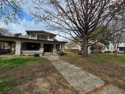 910 WASHINGTON Street