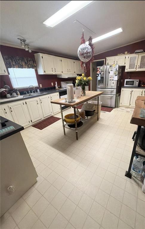 Image 2: Kitchen