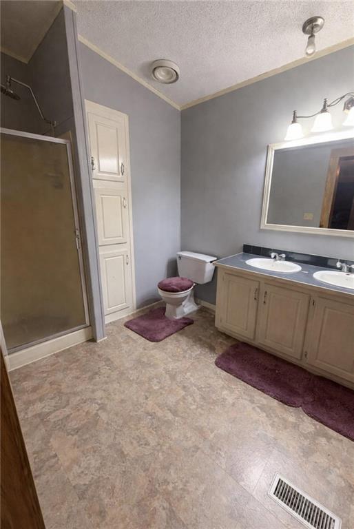 Image 4: Primary Bathroom