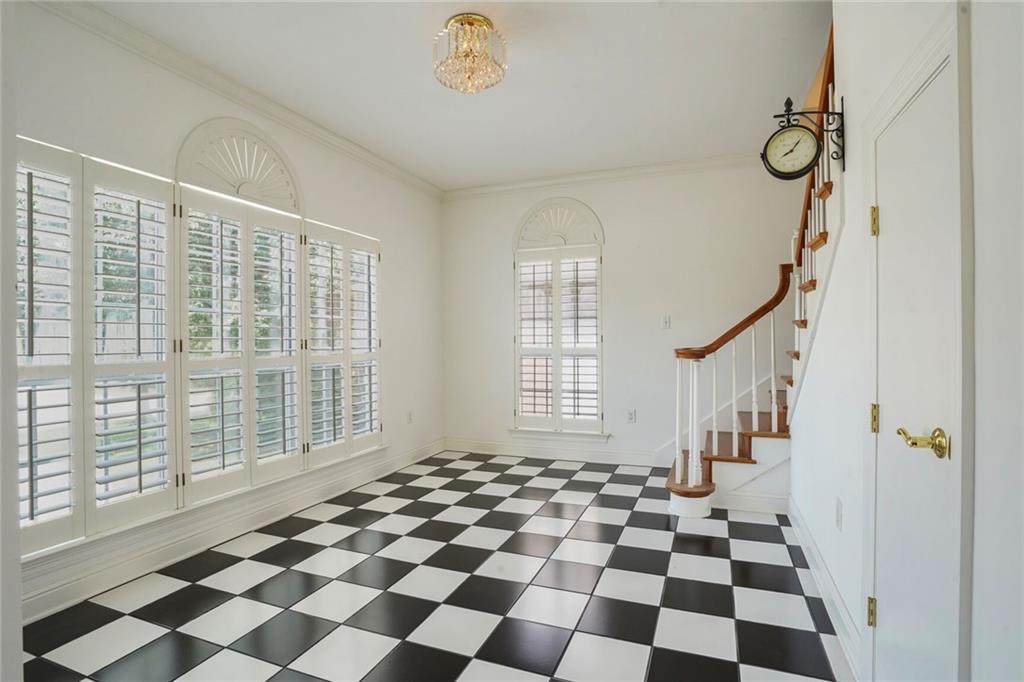 Image 3: Sitting/Music Room