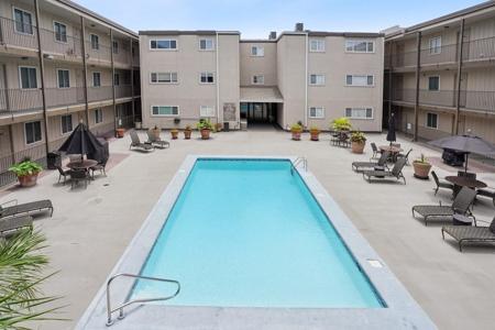 500 LAKE MARINA Avenue