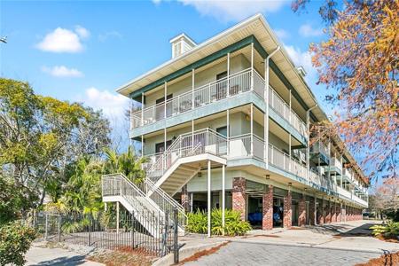 1923 LAKESHORE Drive