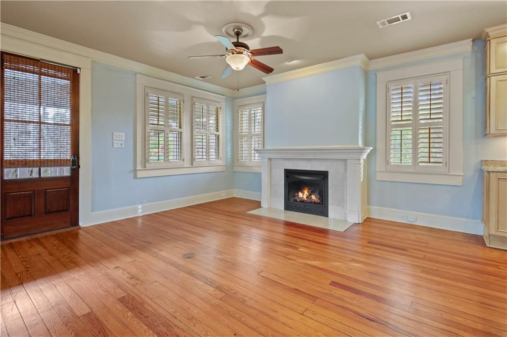 Image 4: Den without digital furniture