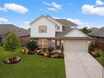 116 E LAKE Court