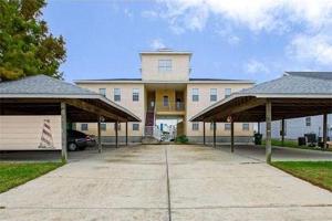 963 MARINA Drive