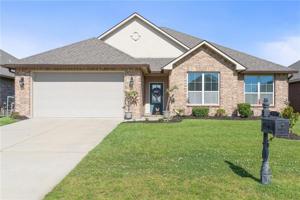 109 E LAKE Court