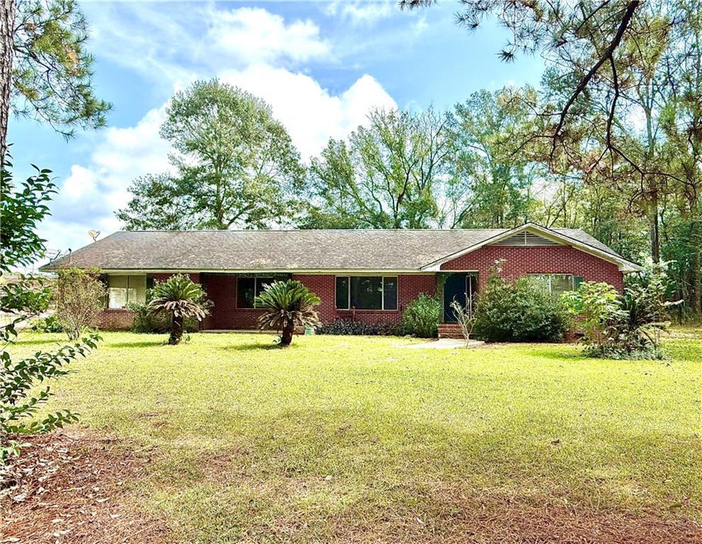 Image 1: 3 bedroom 2 bathroom on 1 acre with garage