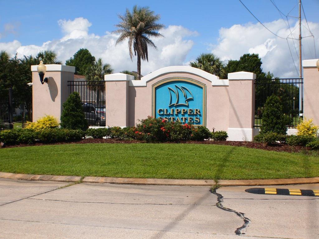Image 2: Clipper Estates Entrance