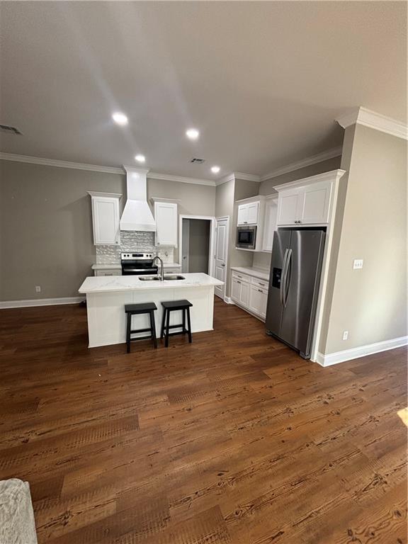 Image 4: Kitchen