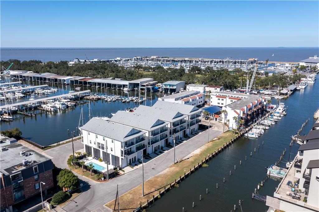 8612 PONTCHARTRAIN Boulevard, New Orleans, LA lhrmls01874491