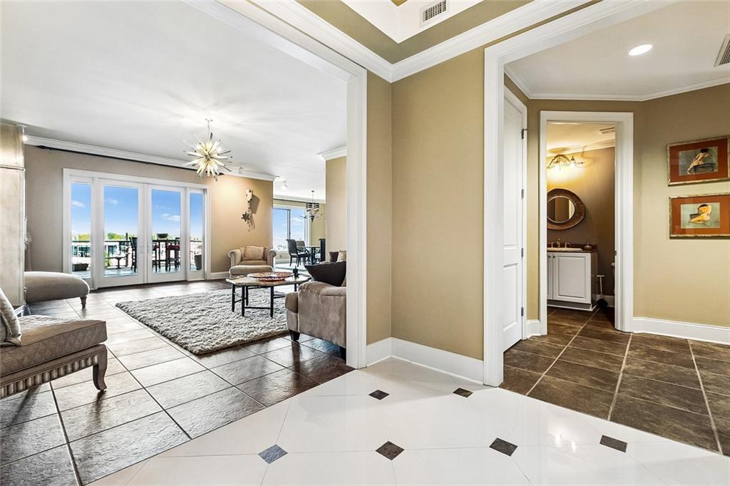 Image 4: Foyer