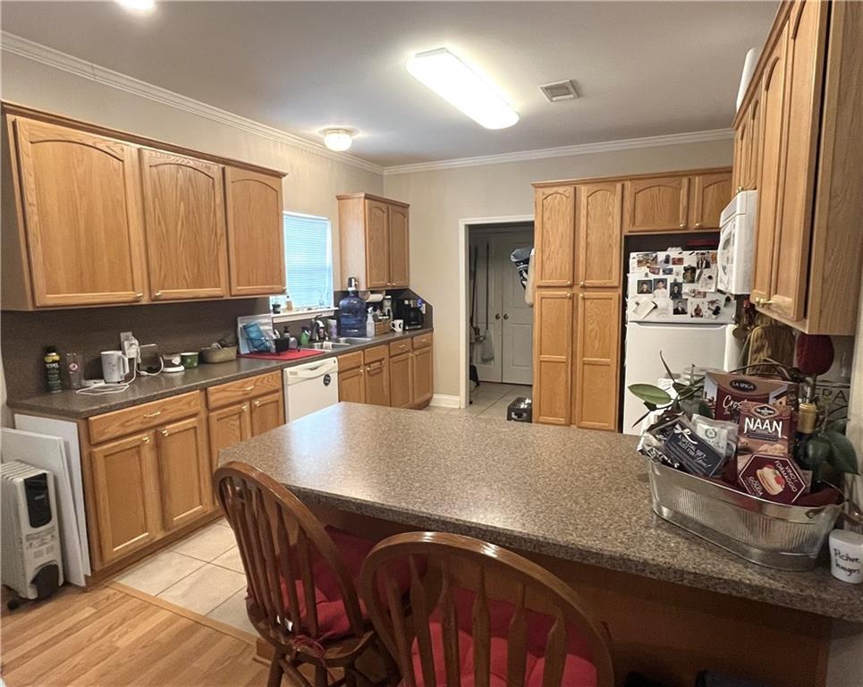 Image 3: Kitchen