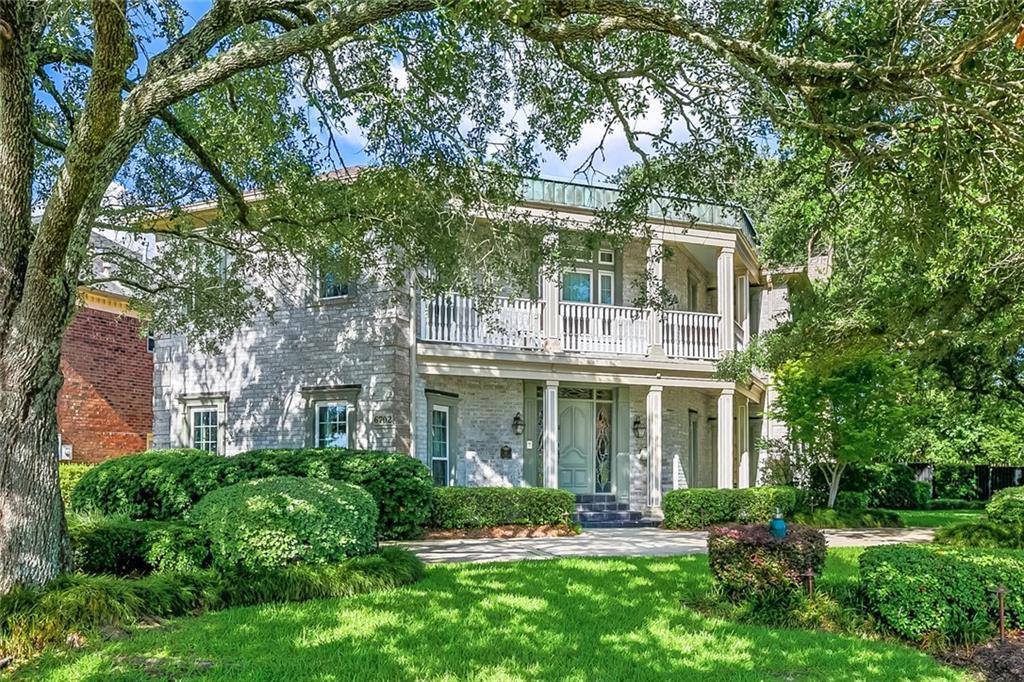Image 1: Lakeshore Drive Exterior