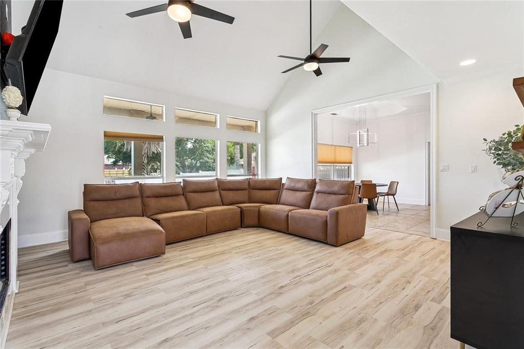 Image 2: Living Room