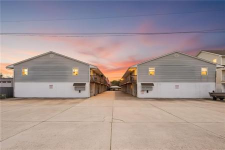 4648 PONTCHARTRAIN Drive