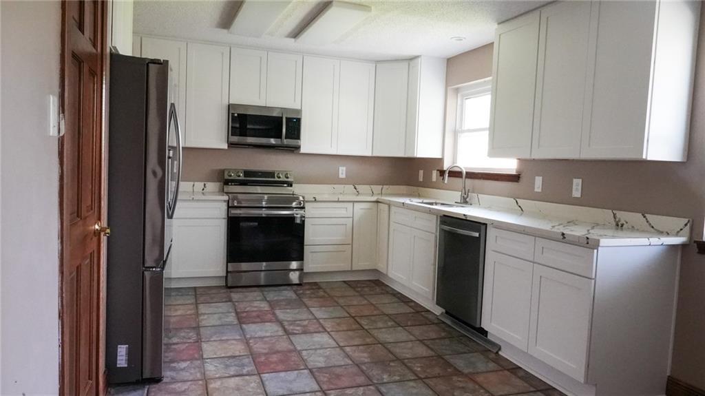Image 4: BRAND NEW KITCHEN