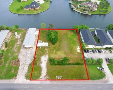4474 & 4476 PONTCHARTRAIN Drive