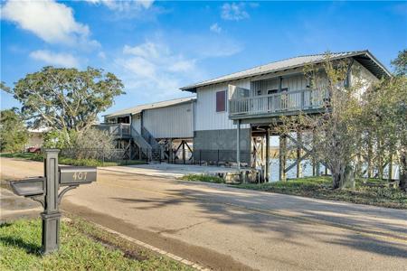 407 CARR Drive