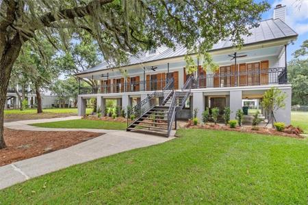 2801 LAKESHORE Drive