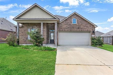 204 E LAKE Drive