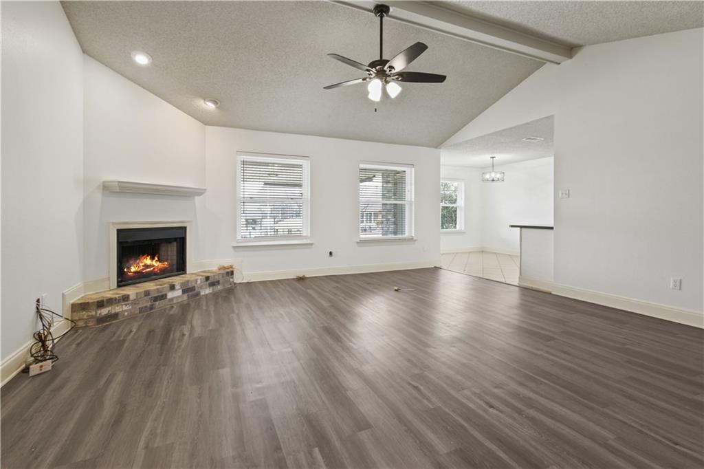 Image 3: Living Room