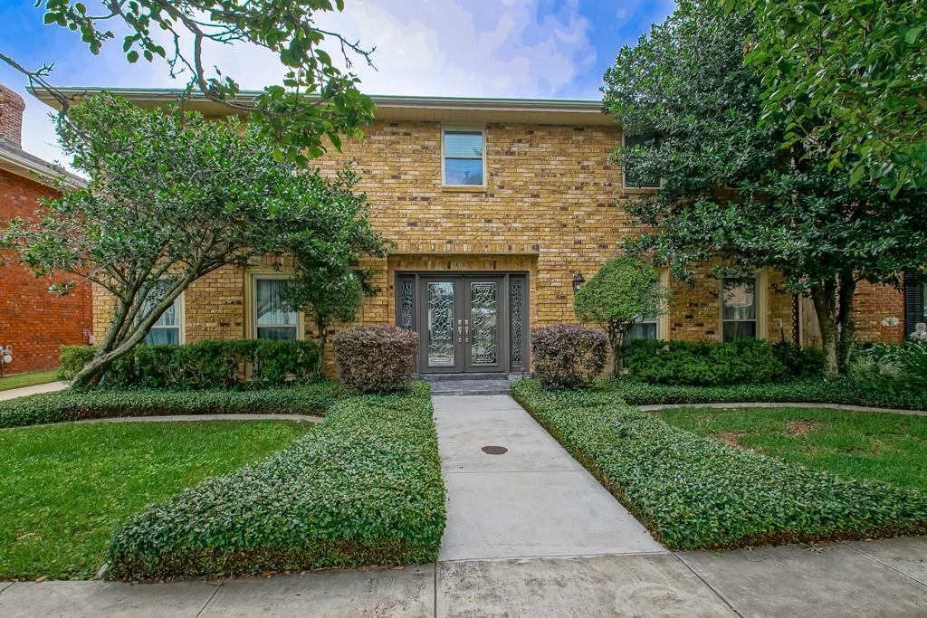 Image 1: Great Curb appeal!