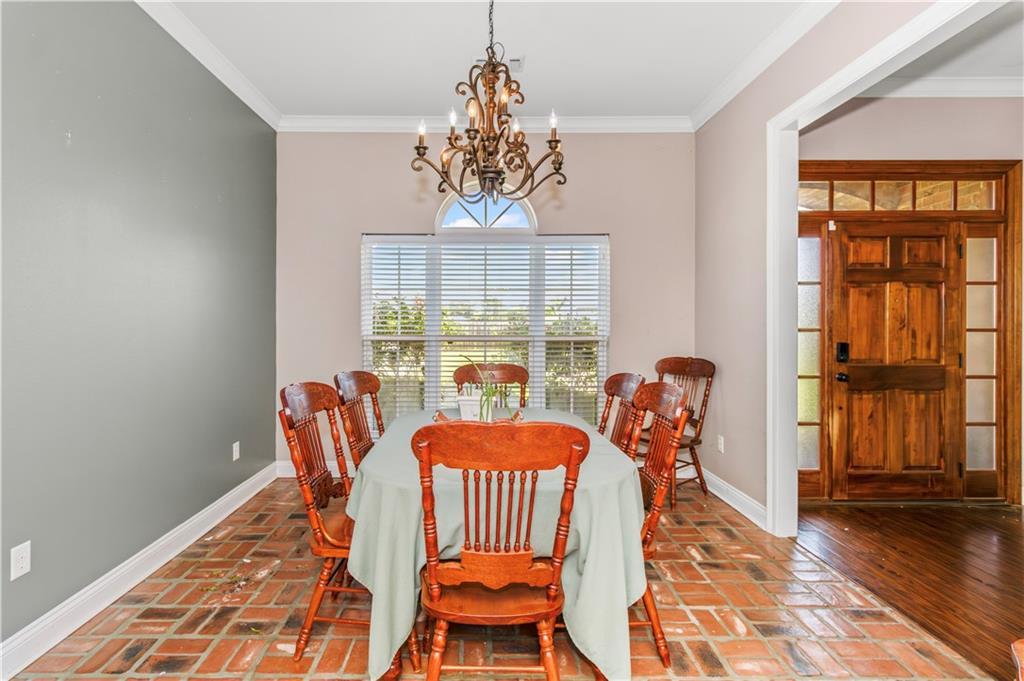 Image 4: Dining Room
