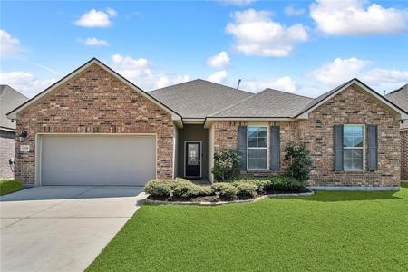 409 W LAKE Drive