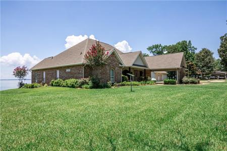 124 GLEN OAKS Drive