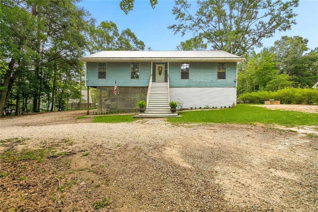 Image 2: Elevated Home on over 2 acres