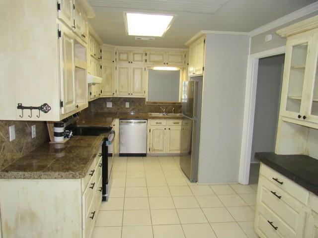 Image 3: Kitchen View 1