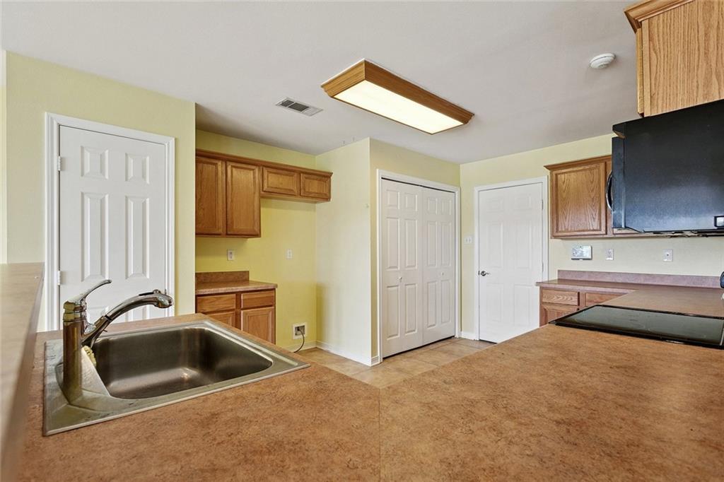Image 4: Spacious Kitchen with Laundry Room, Garage Access