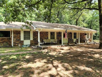 225 DOUGLAS Drive