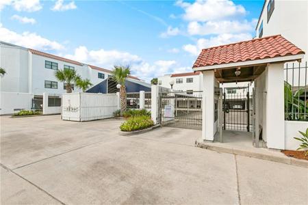 8654 PONTCHARTRAIN Boulevard